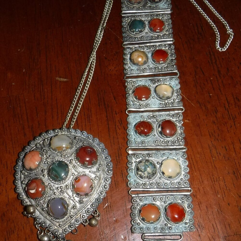 Agate Stones in a Vintage Necklace and Pendent on a silver tone setting